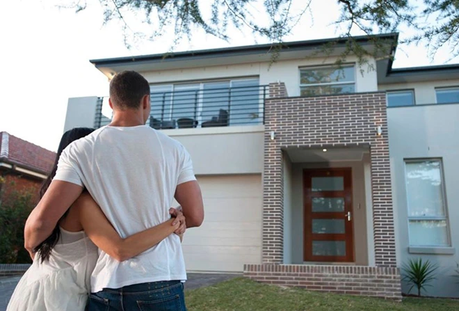 Couple looking at a modern house. Thinking about condo buying?